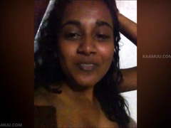 Sri lankan girl leaked video  exposing her nude